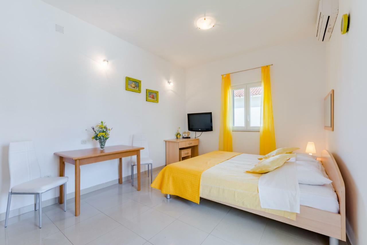 Holiday House Barbara Supetar Ngoại thất bức ảnh